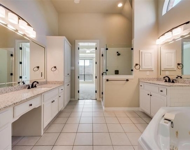 1433 Montgomery Lane - Photo Thumbnail 10