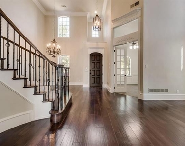 1433 Montgomery Lane - Photo Thumbnail 3