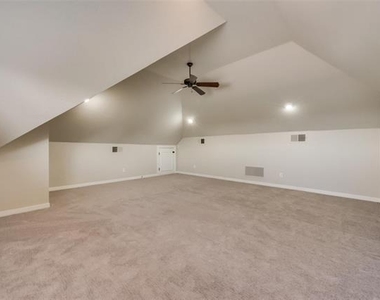 1433 Montgomery Lane - Photo Thumbnail 6