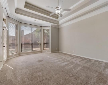 1433 Montgomery Lane - Photo Thumbnail 9