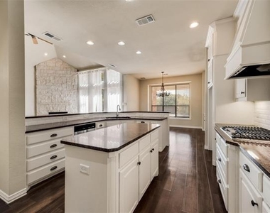 1433 Montgomery Lane - Photo Thumbnail 5
