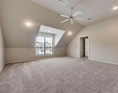 1433 Montgomery Lane - Photo Thumbnail 7