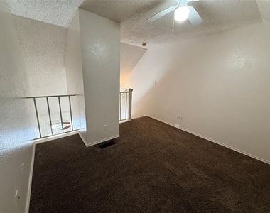 2300 Bamboo Drive - Photo Thumbnail 11