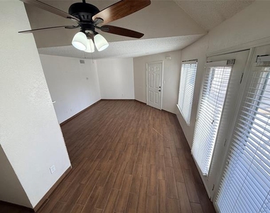 2300 Bamboo Drive - Photo Thumbnail 8