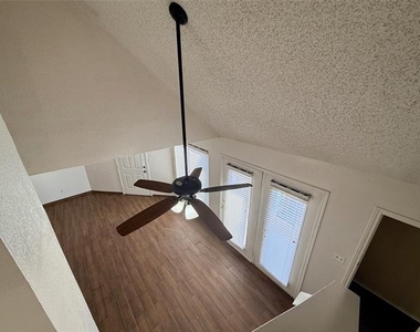 2300 Bamboo Drive - Photo Thumbnail 10