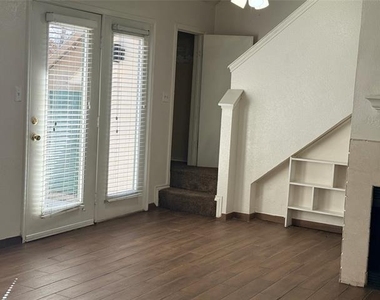 2300 Bamboo Drive - Photo Thumbnail 4