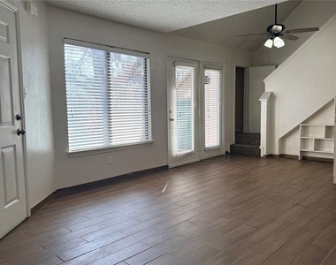 2300 Bamboo Drive - Photo Thumbnail 6
