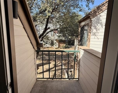 2300 Bamboo Drive - Photo Thumbnail 7