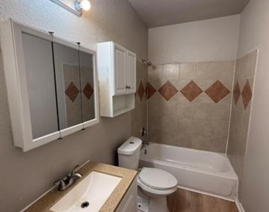 3300 Avenue H - Photo Thumbnail 5