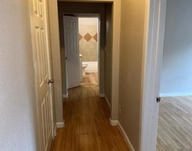 3300 Avenue H - Photo Thumbnail 4
