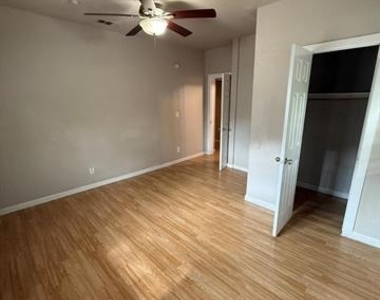3300 Avenue H - Photo Thumbnail 6