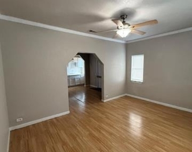 3300 Avenue H - Photo Thumbnail 2