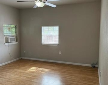 3300 Avenue H - Photo Thumbnail 7