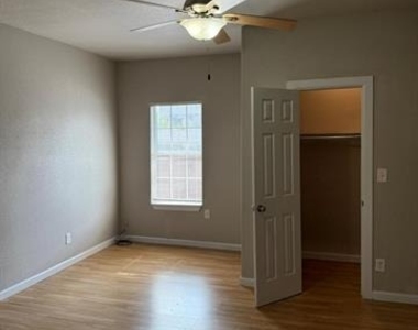 3300 Avenue H - Photo Thumbnail 8