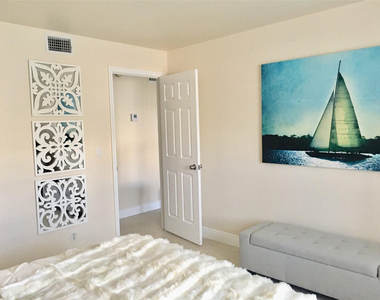 6407 Bay Club Drive - Photo Thumbnail 14