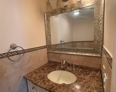 6407 Bay Club Drive - Photo Thumbnail 12