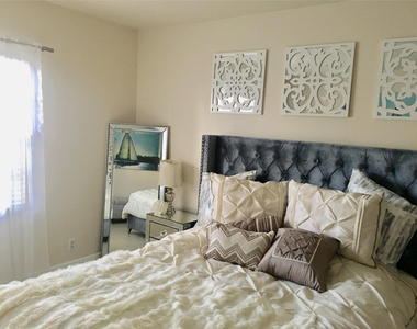 6407 Bay Club Drive - Photo Thumbnail 15