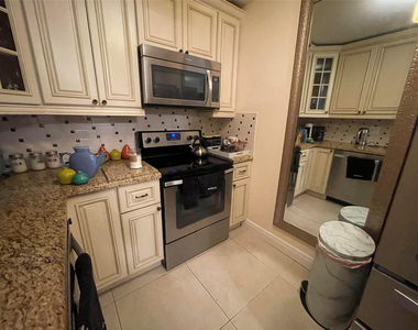 6407 Bay Club Drive - Photo Thumbnail 9