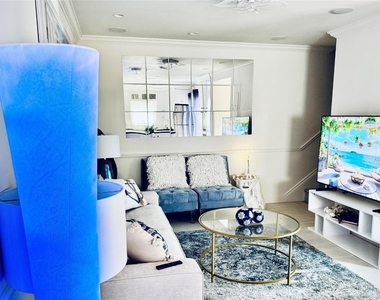 1010 Ne 8th Avenue - Photo Thumbnail 7