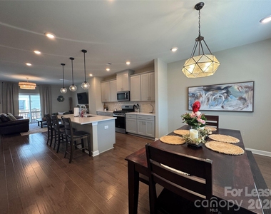 3738 Memorial Parkway - Photo Thumbnail 10