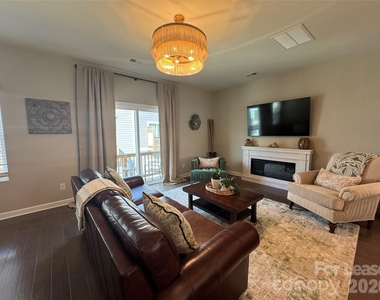 3738 Memorial Parkway - Photo Thumbnail 6