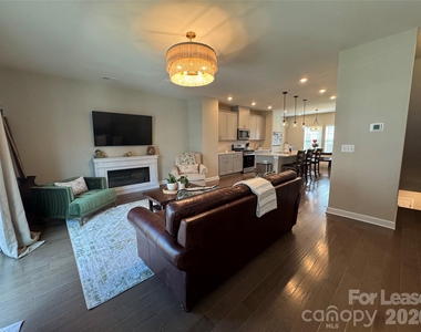 3738 Memorial Parkway - Photo Thumbnail 7