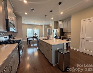 3738 Memorial Parkway - Photo Thumbnail 9