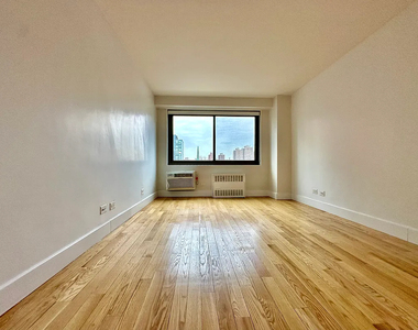 160 West 97th Street - Photo Thumbnail 3