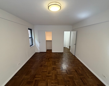 20 Beekman Place - Photo Thumbnail 2