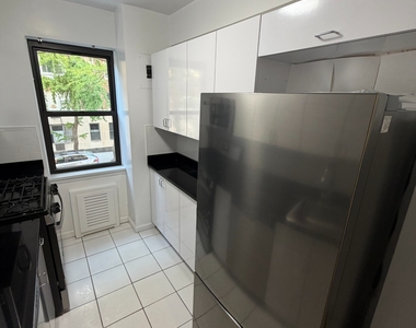 20 Beekman Place - Photo Thumbnail 5