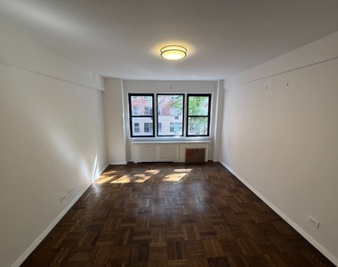20 Beekman Place - Photo Thumbnail 3