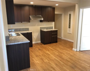 5609 Welland Avenue - Photo Thumbnail 11