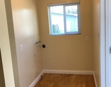 5609 Welland Avenue - Photo Thumbnail 16
