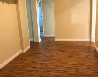 5609 Welland Avenue - Photo Thumbnail 5