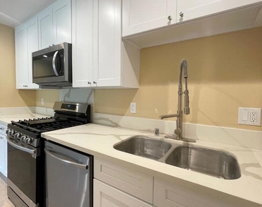 618 Sunfish Way - Photo Thumbnail 12