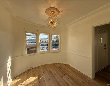 4343 Laurel Canyon Boulevard - Photo Thumbnail 3