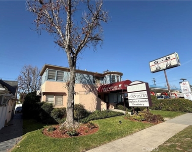4343 Laurel Canyon Boulevard - Photo Thumbnail 22
