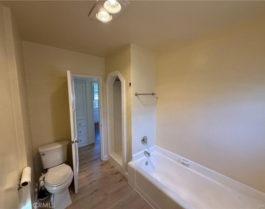 4343 Laurel Canyon Boulevard - Photo Thumbnail 10