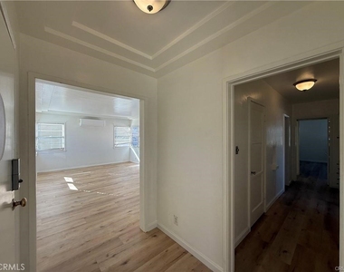 4343 Laurel Canyon Boulevard - Photo Thumbnail 4