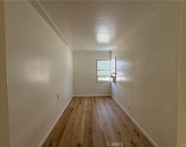 4343 Laurel Canyon Boulevard - Photo Thumbnail 12