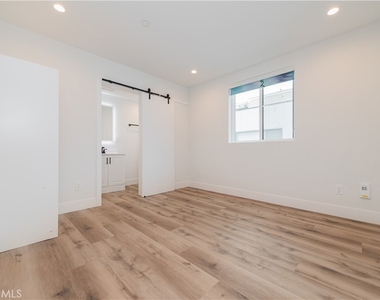 1596 W 36th Street - Photo Thumbnail 5