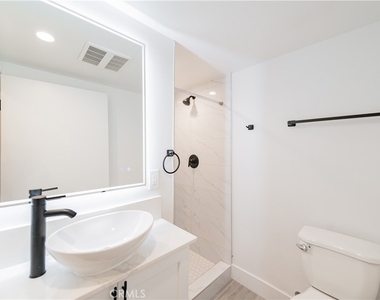 1596 W 36th Street - Photo Thumbnail 2