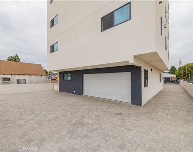 1596 W 36th Street - Photo Thumbnail 9