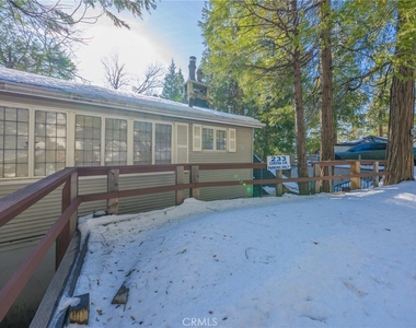 233 Corona - Photo Thumbnail 4