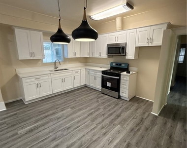 240 W 54th - Photo Thumbnail 1