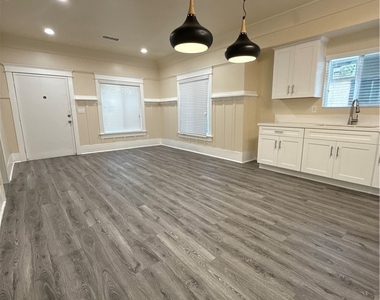 240 W 54th - Photo Thumbnail 2