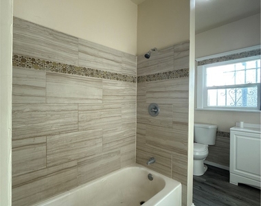 240 W 54th - Photo Thumbnail 4
