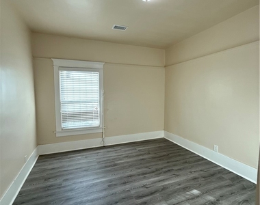 240 W 54th - Photo Thumbnail 3