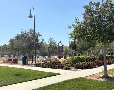 2848 E Berry Loop Privado - Photo Thumbnail 16