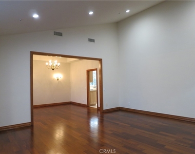 713 Pamela Circle - Photo Thumbnail 7